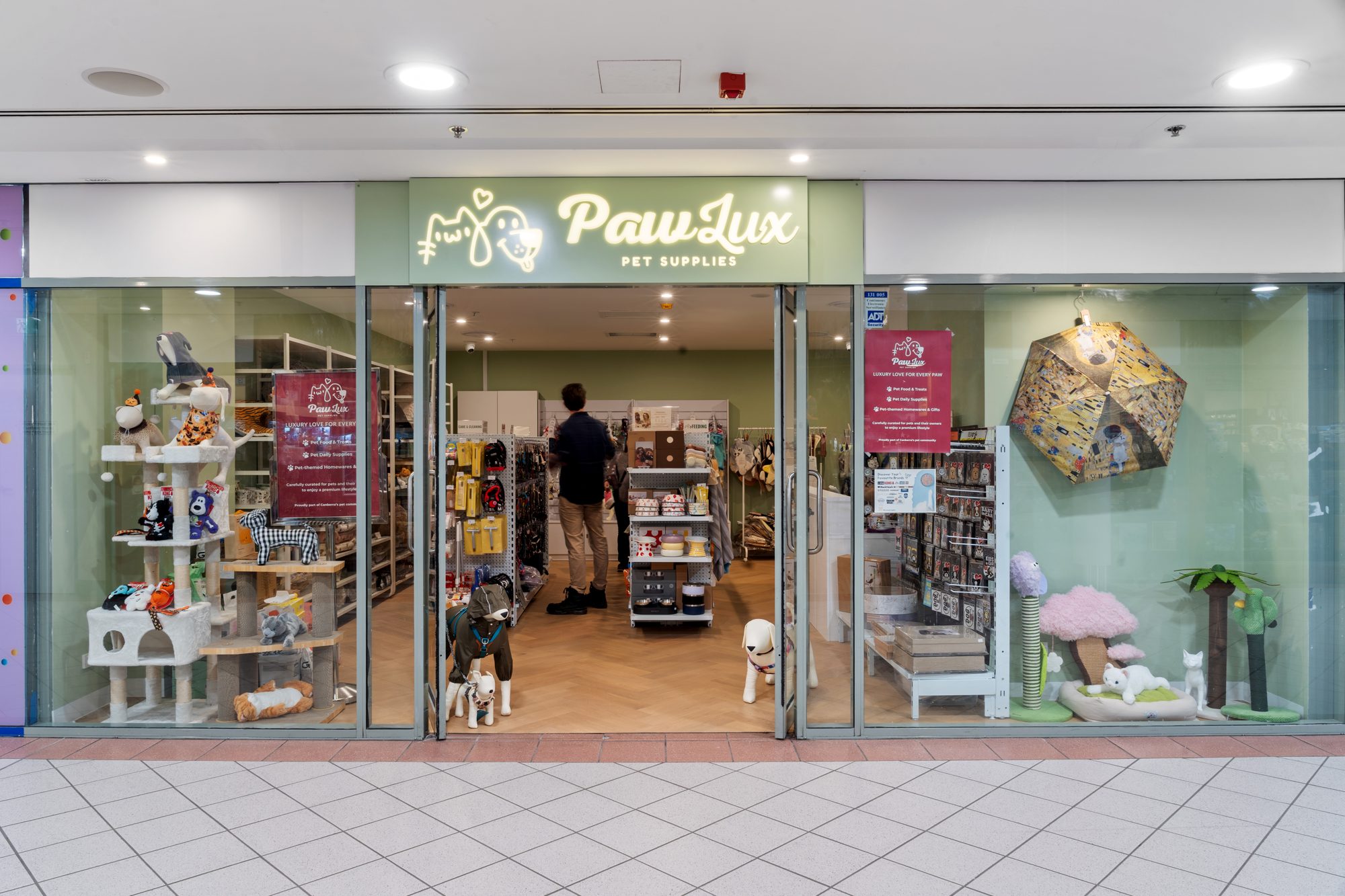 PawLux Pet Supplies — Retail Fitout